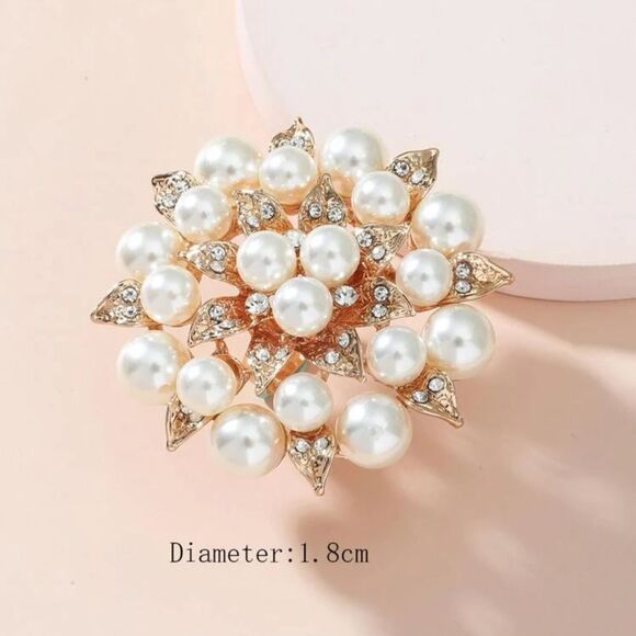 Glamorous Luke Faux Pearl & Diamond Flower Gold Cluster Cocktail Ring - Picture 3 of 10